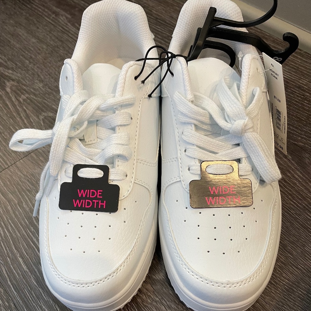 No Boundaries Women's Platform Casual Lace Up Sneakers, Wide Width Sizes 8.5